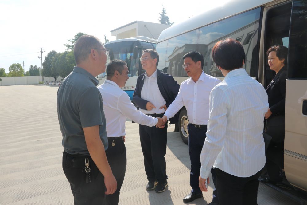 “全球華商聚云南”考察組到永孜堂調研